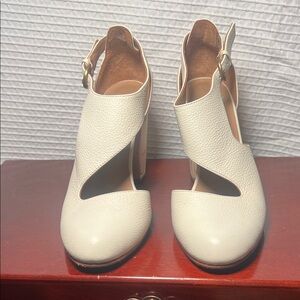 Fortress in Inca, Luna Naya in Pebbled Ivory Women's Shoes